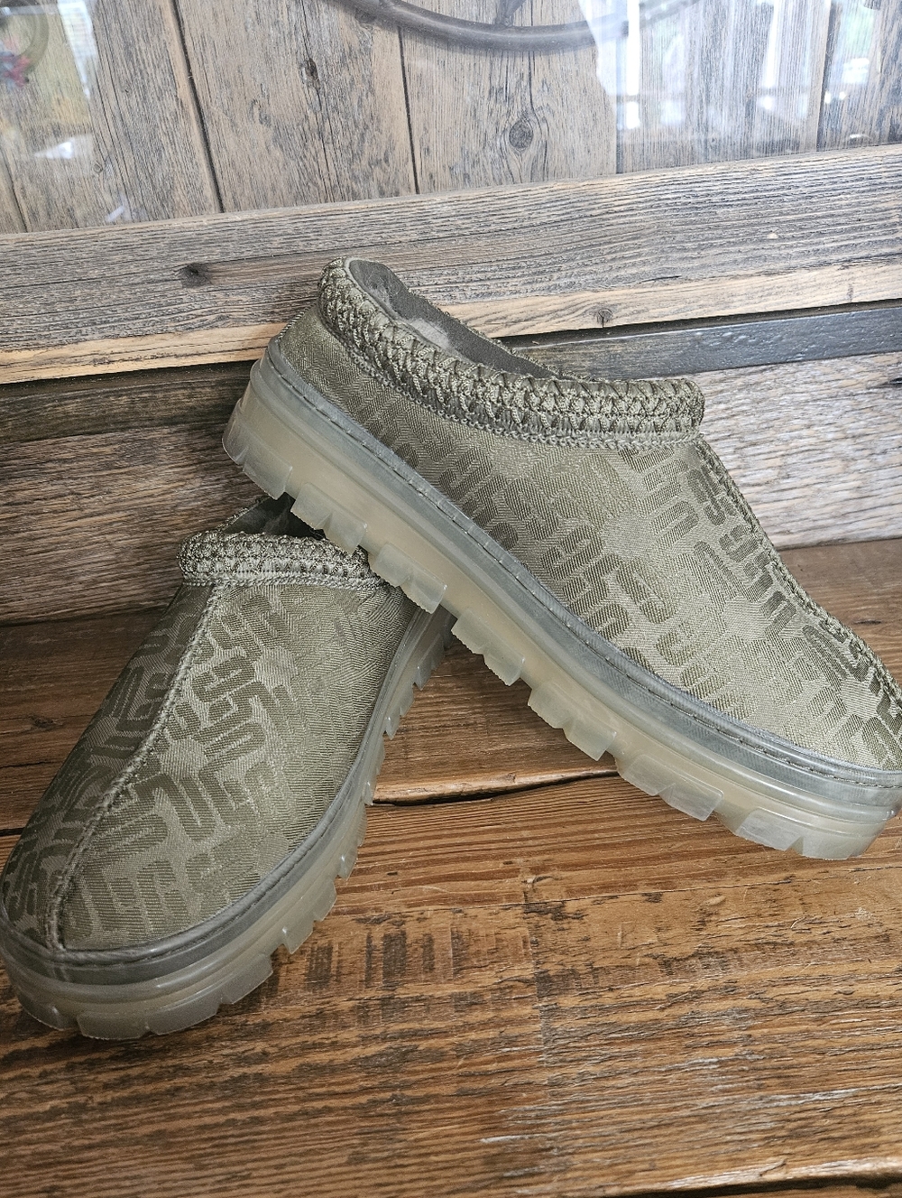 UGG TASMAN GRAPHIC MONOGRAM WOMEN SLIPPERS BURNT OLIVE US 7 /UK 5 /EU 38 /JP 24
